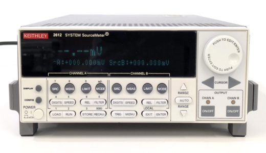 測試標題TSG4104A　4GHz射频信号发生器　泰克　序列号：C010174測試標題